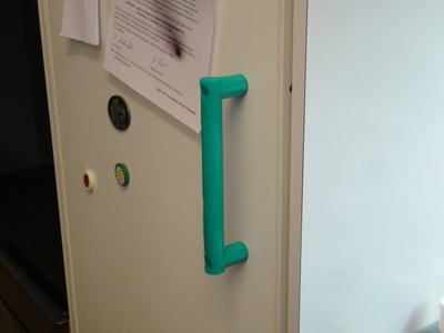 Griff am Kuehlschrank